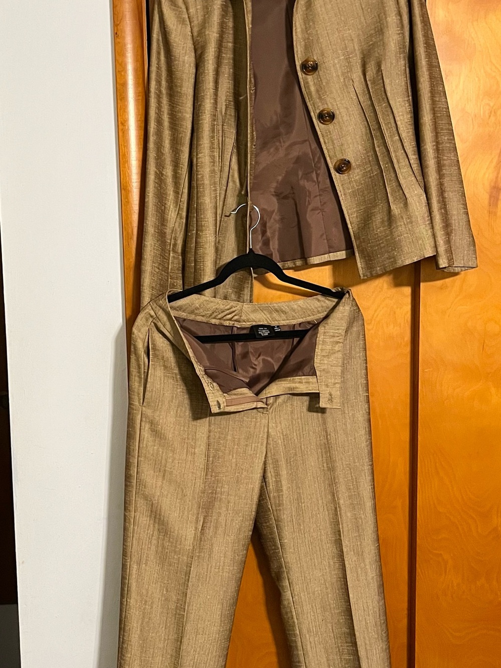 Ladies Kasper Women's Taupe Tailored pant suit size 6